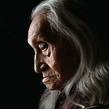 Lakota tribuko agurea (Don Doll, James Holly Eagleren argazkia)