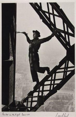 ©Marc Riboud,1953, Pintor en la torre Eiffel