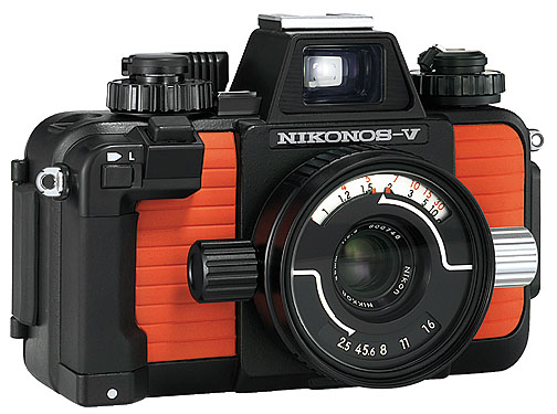 Nikonos V, Fabricada en 1984 y estanca hasta los 50 metros de profundidad y de lentes intercambiables.