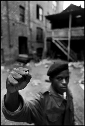 ©Hiroji Kubota, 1969, Chicago Illinois USA, Miembro de los Black Panthers
