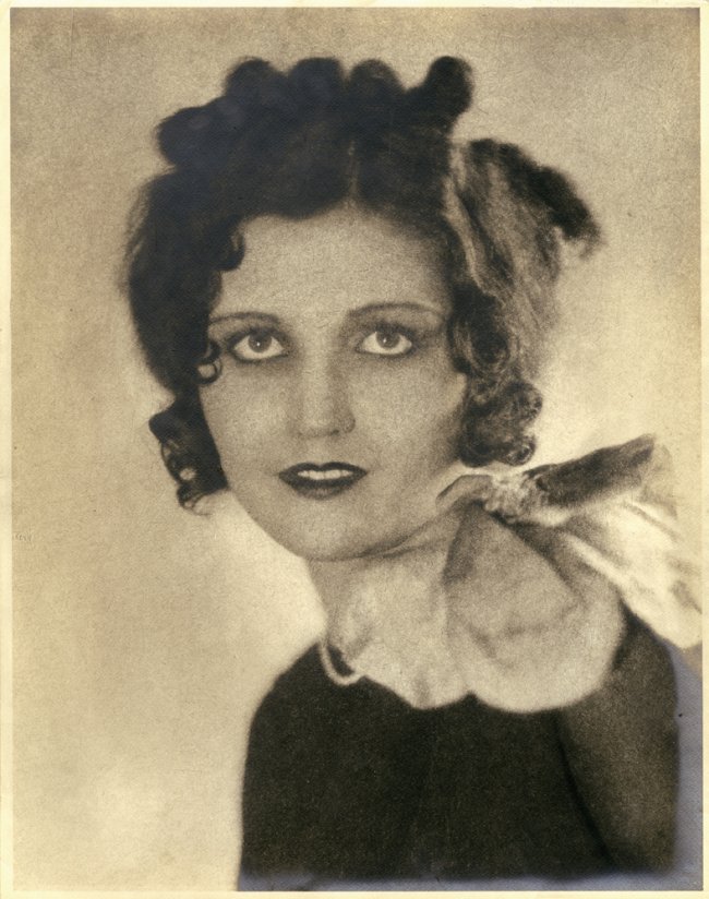 © William Mortensen, retrato de Myrdith Monaghan Mortensen, 1933