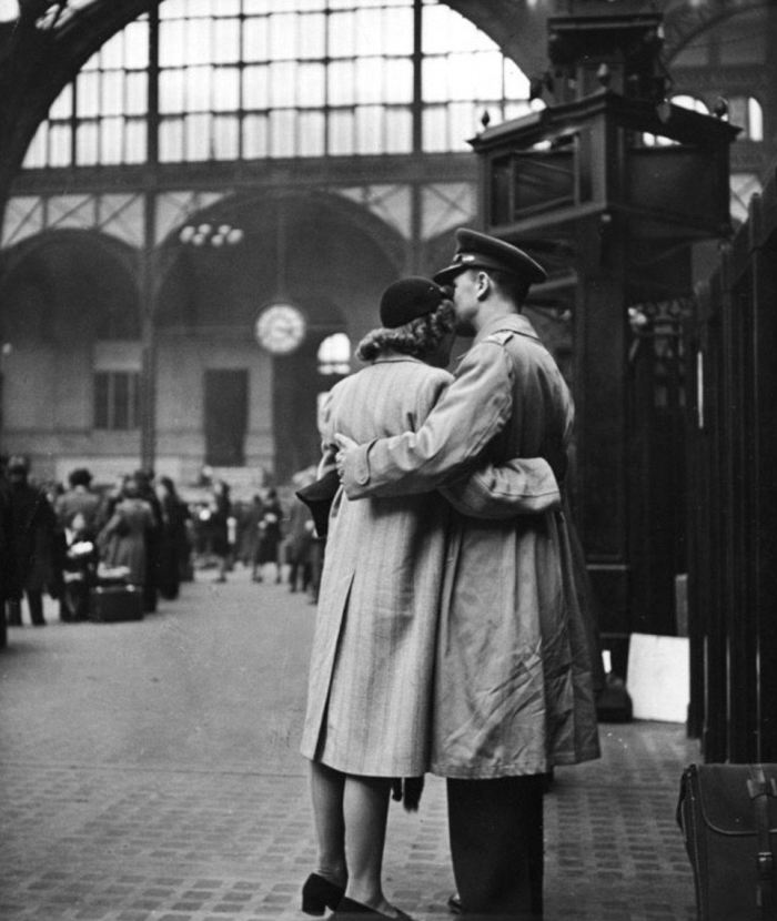 amor-y-despedidas-en-tiempos-de-guerra-las-legendarias-fotos-de-alfred-eisenstaedt-durante-la-segunda-guerra-mundial