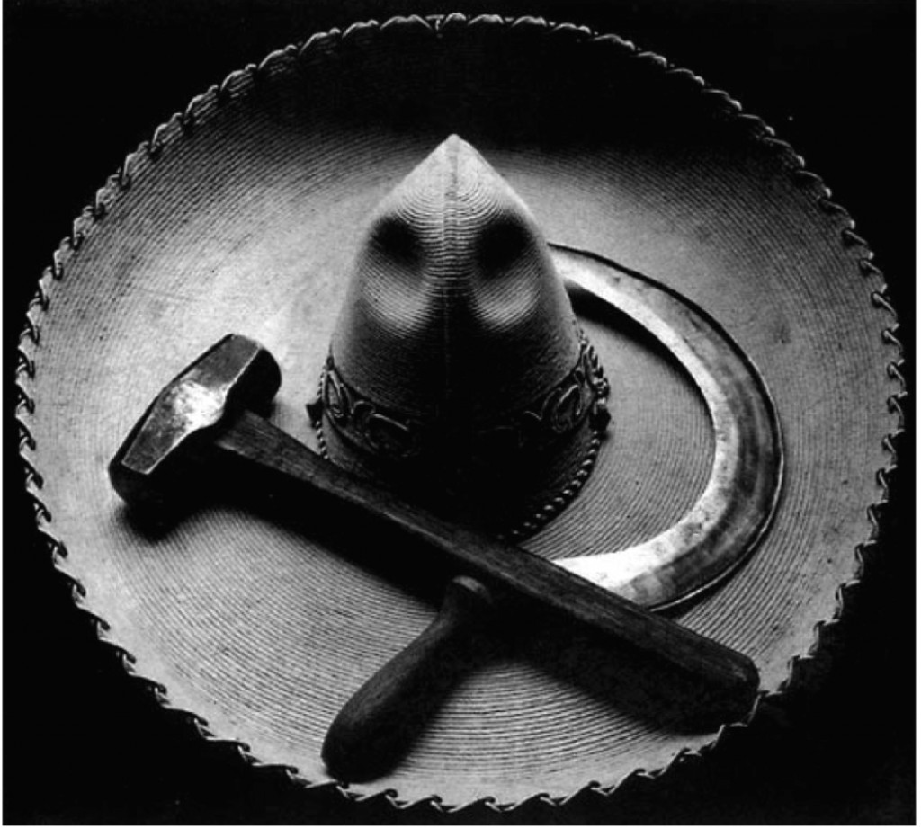 ©Tina Modotti, 1927 - Sombrero mexicano con la hoz y el martillo.