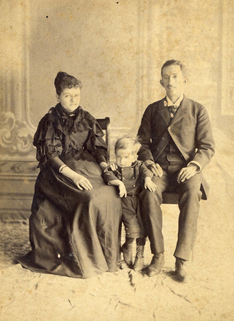 Fotografía Anonima, circa 1890, Familia Mexicana