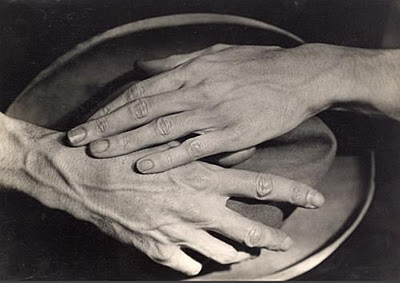 ©Berenice Abbott, 1927, Manos de Jean Cocteau