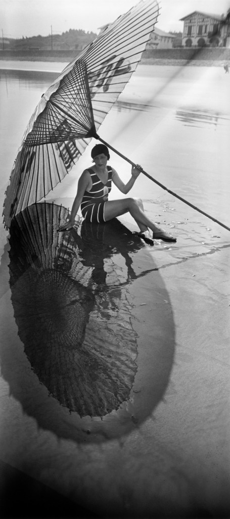 Jacques Henri Lartigue. Bibi, sombra y reflejo. Hendaya, agosto de 1927. Fotografía de J H Lartigue © Ministère de la Culture – France / 