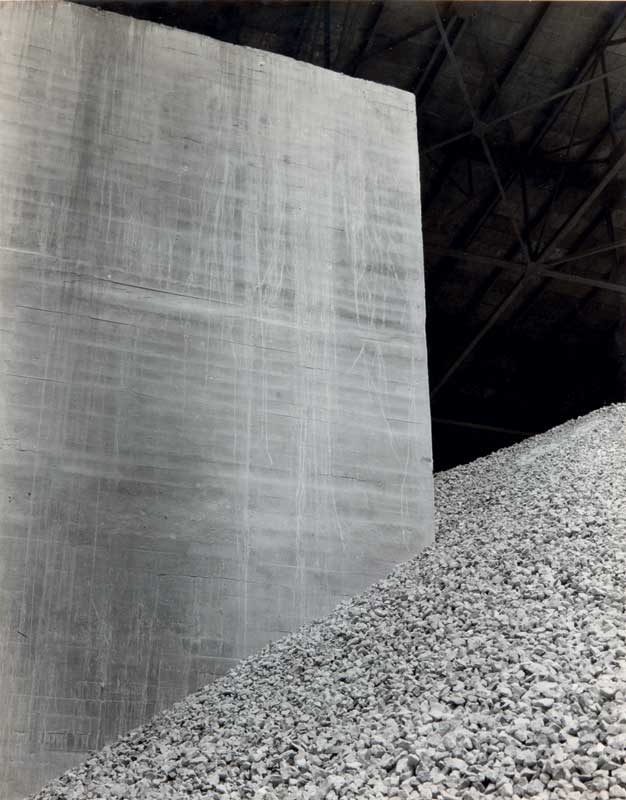 Manuel Álvarez Bravo Tríptico cement-2 /La Tolteca, 1929 © Colette Urbajtel/ Archivo Manuel Álvarez Bravo, S.C