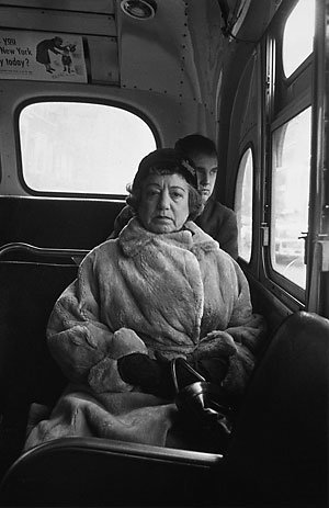 ©Diane Arbus, 1956, Mujer en le Camión, Ciudad de Nueva York