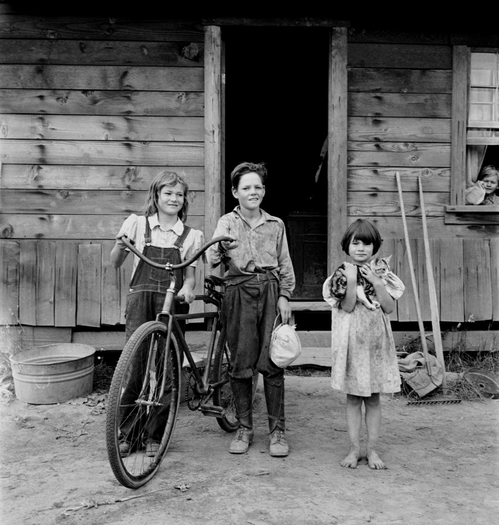 Dorothea_Lange,_The_Arnold_children,_Michigan_Hill,_Washington,_1939